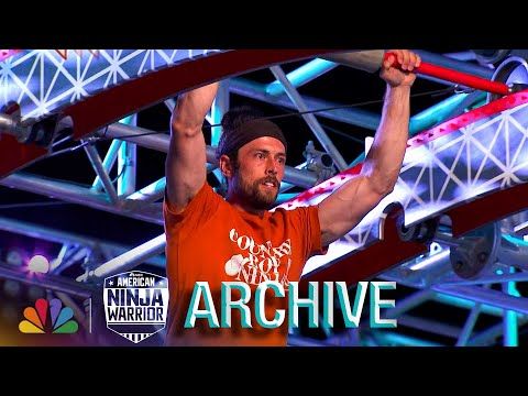 Grad Student’s Run Has the Crowd LOSING IT! | American Ninja Warrior | ARCHIVE